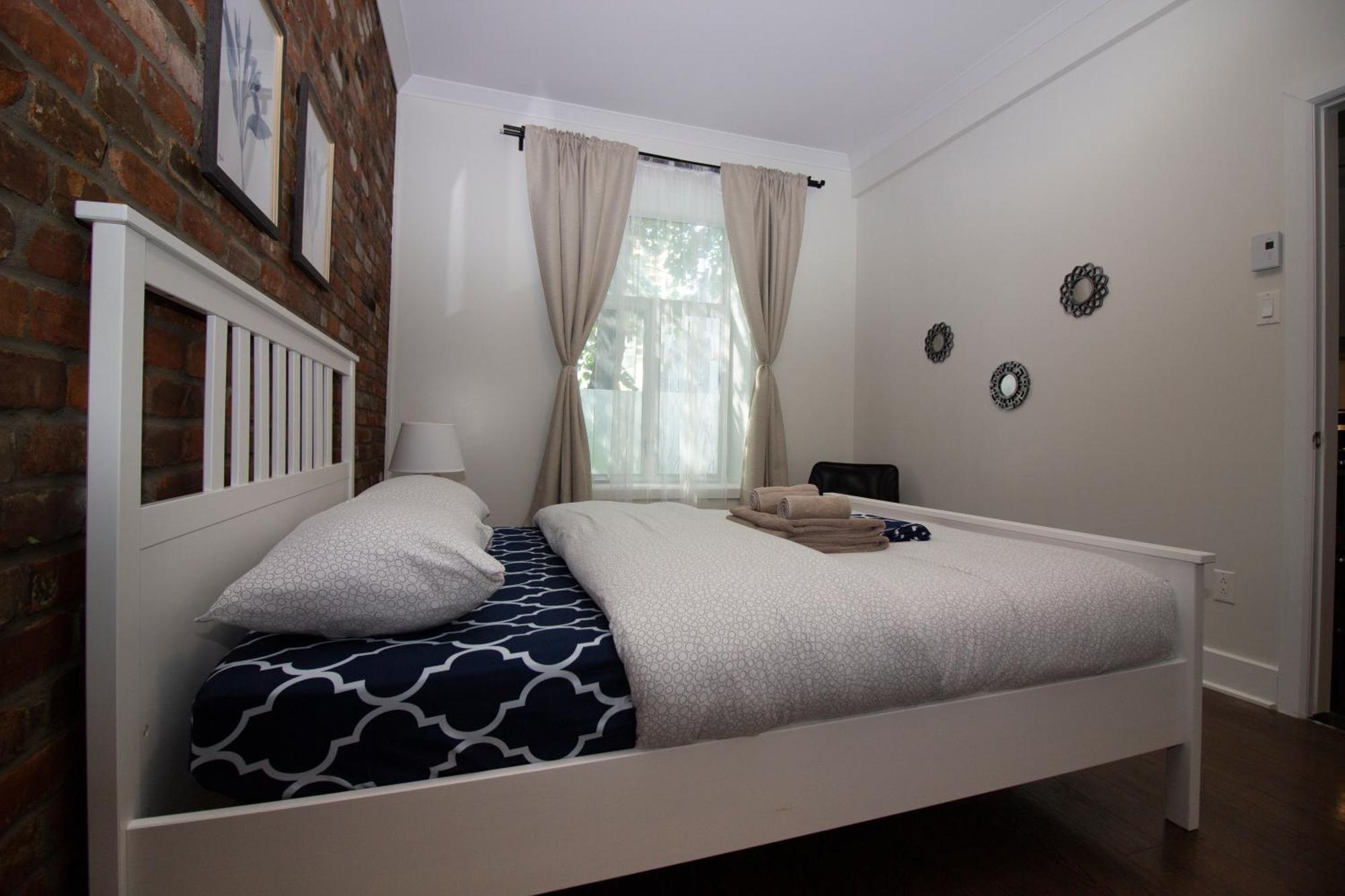 Mackay Street Downtown - Bell Center, Nightlife, & Metro At Your Doorstep! Apartamento Montreal