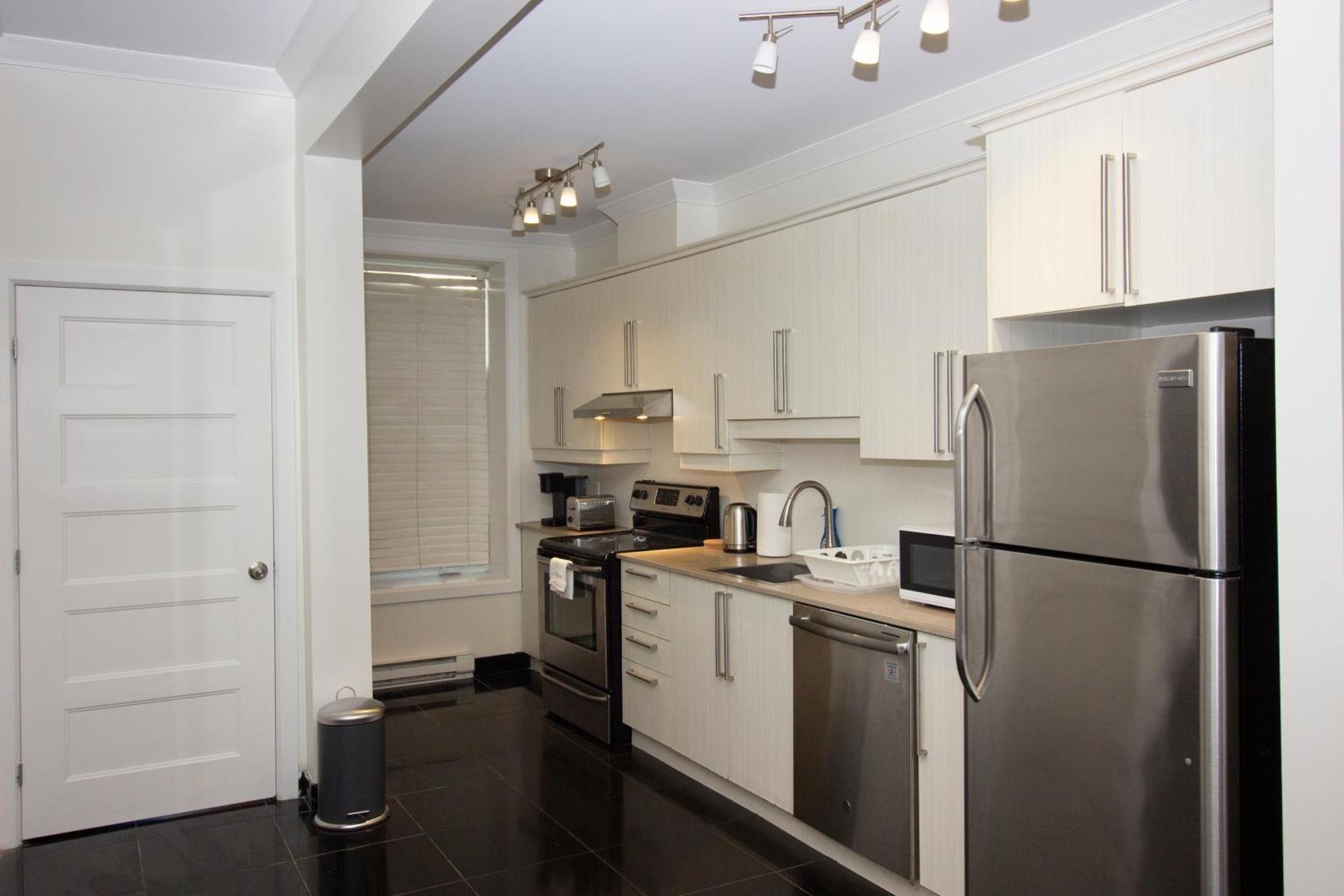 Apartamento Mackay Street Downtown - Bell Center, Nightlife, & Metro At Your Doorstep!