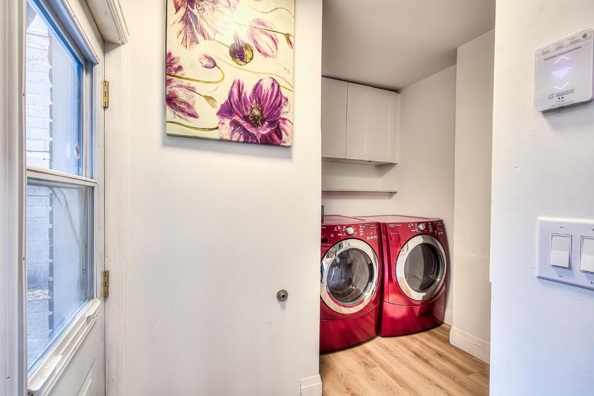 Apartamento Mackay Street Downtown - Bell Center, Nightlife, & Metro At Your Doorstep!