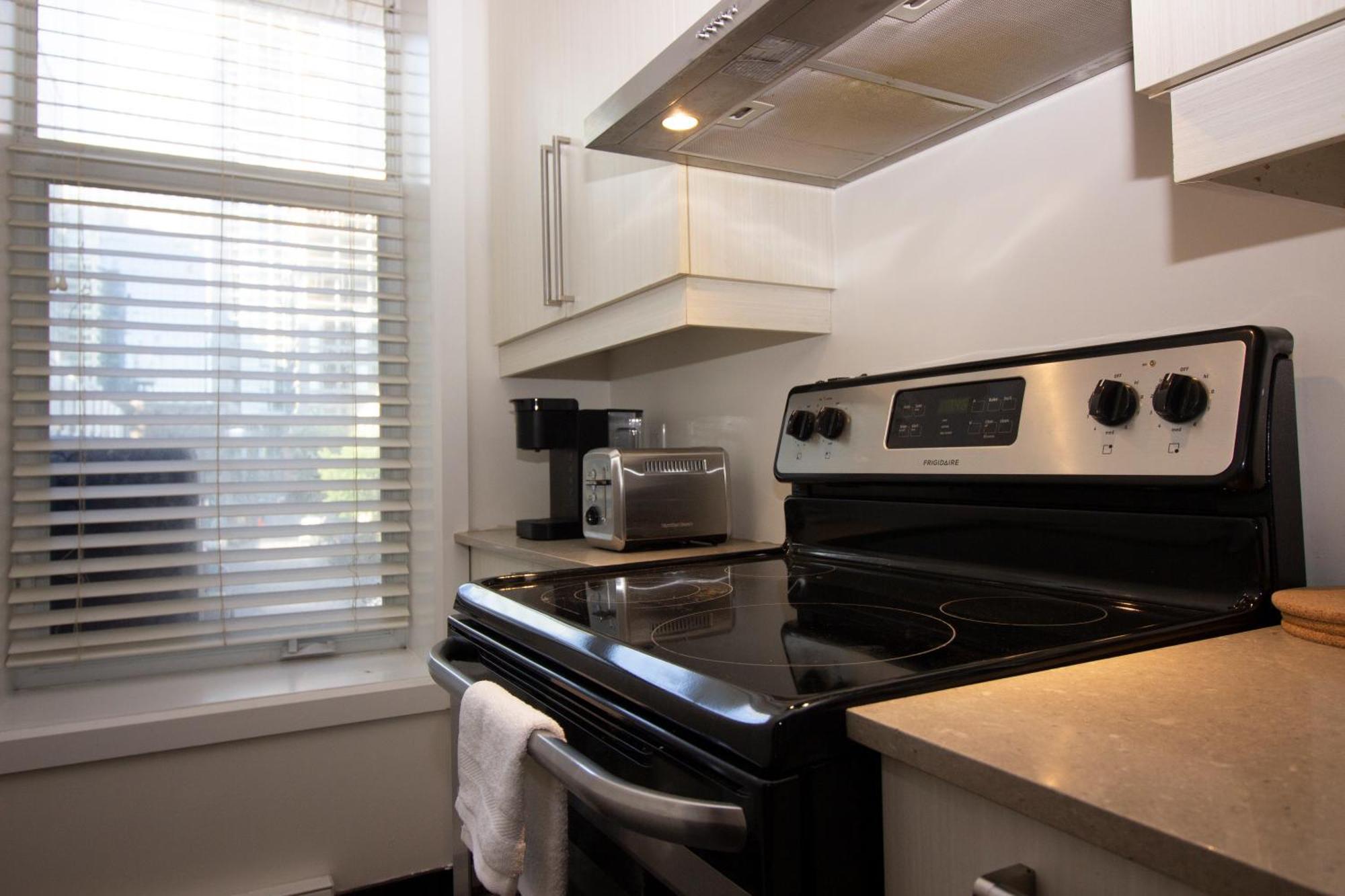 Mackay Street Downtown - Bell Center, Nightlife, & Metro At Your Doorstep! Apartamento