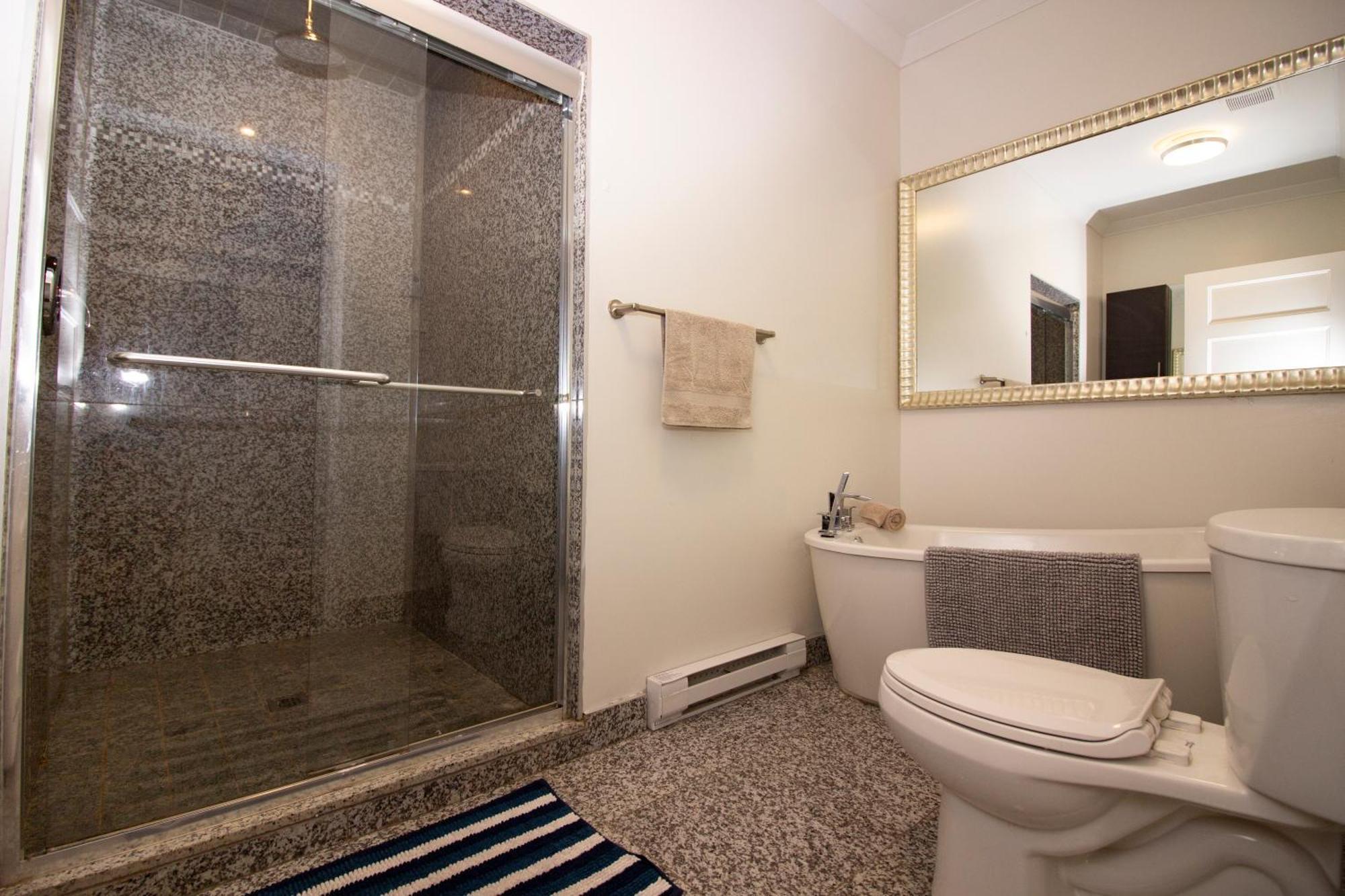 Apartamento Mackay Street Downtown - Bell Center, Nightlife, & Metro At Your Doorstep!