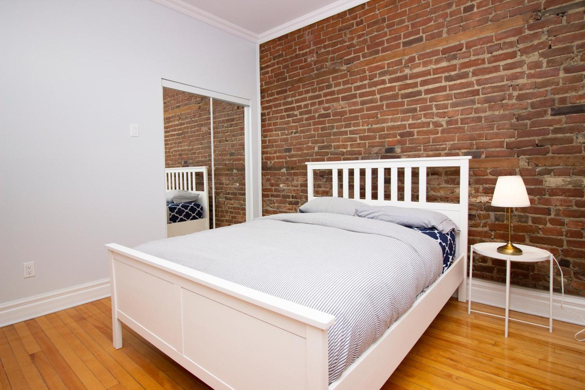 Mackay Street Downtown - Bell Center, Nightlife, & Metro At Your Doorstep! Apartamento Montreal