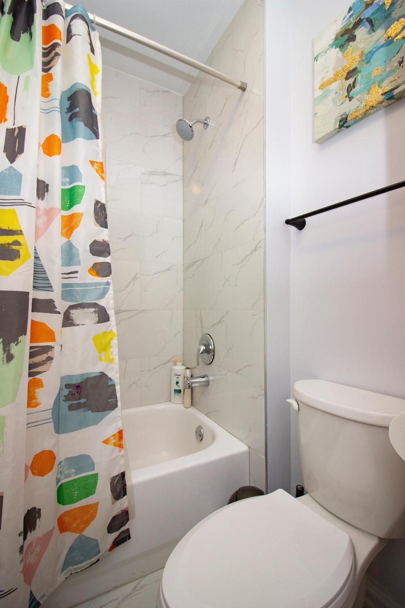 Mackay Street Downtown - Bell Center, Nightlife, & Metro At Your Doorstep! Apartamento Montreal