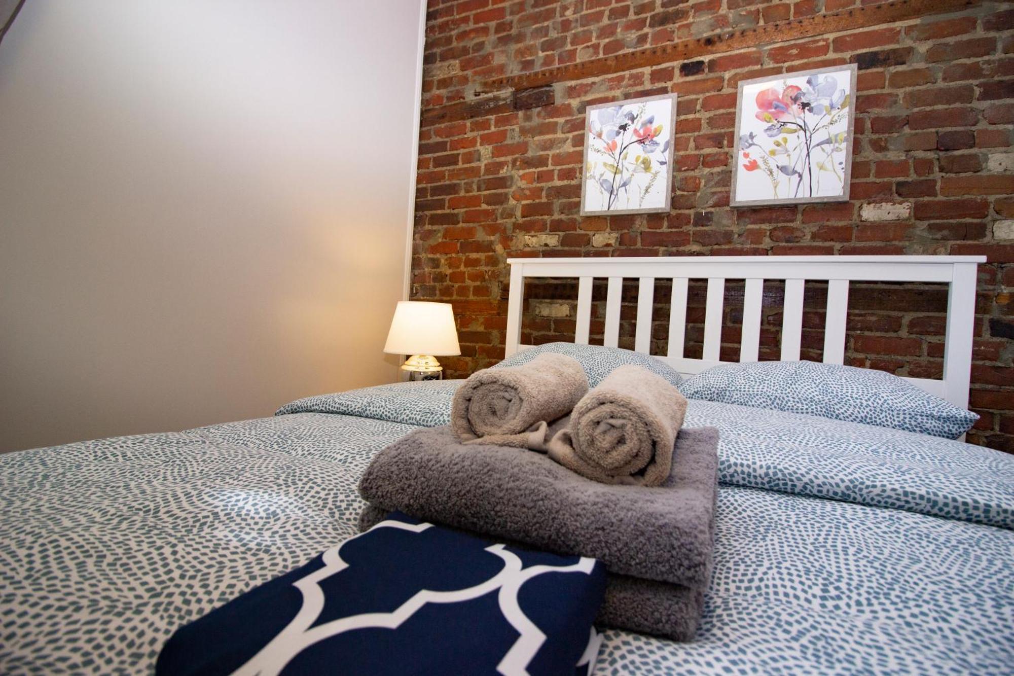 Apartamento Mackay Street Downtown - Bell Center, Nightlife, & Metro At Your Doorstep! Montreal
