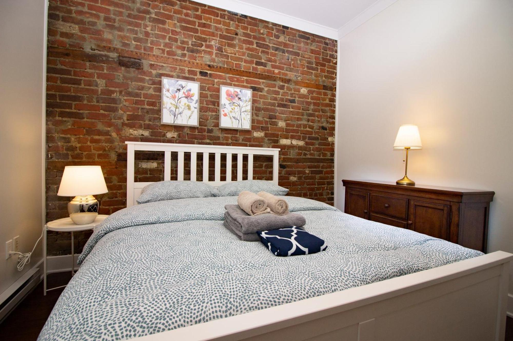 Mackay Street Downtown - Bell Center, Nightlife, & Metro At Your Doorstep! Apartamento
