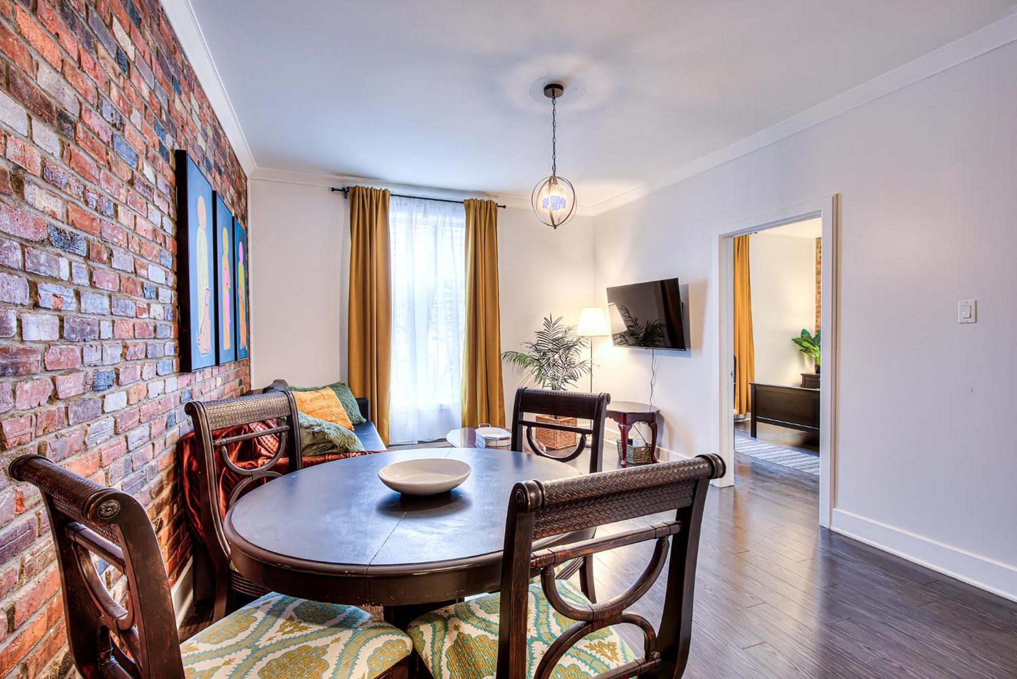Mackay Street Downtown - Bell Center, Nightlife, & Metro At Your Doorstep! Apartamento Montreal